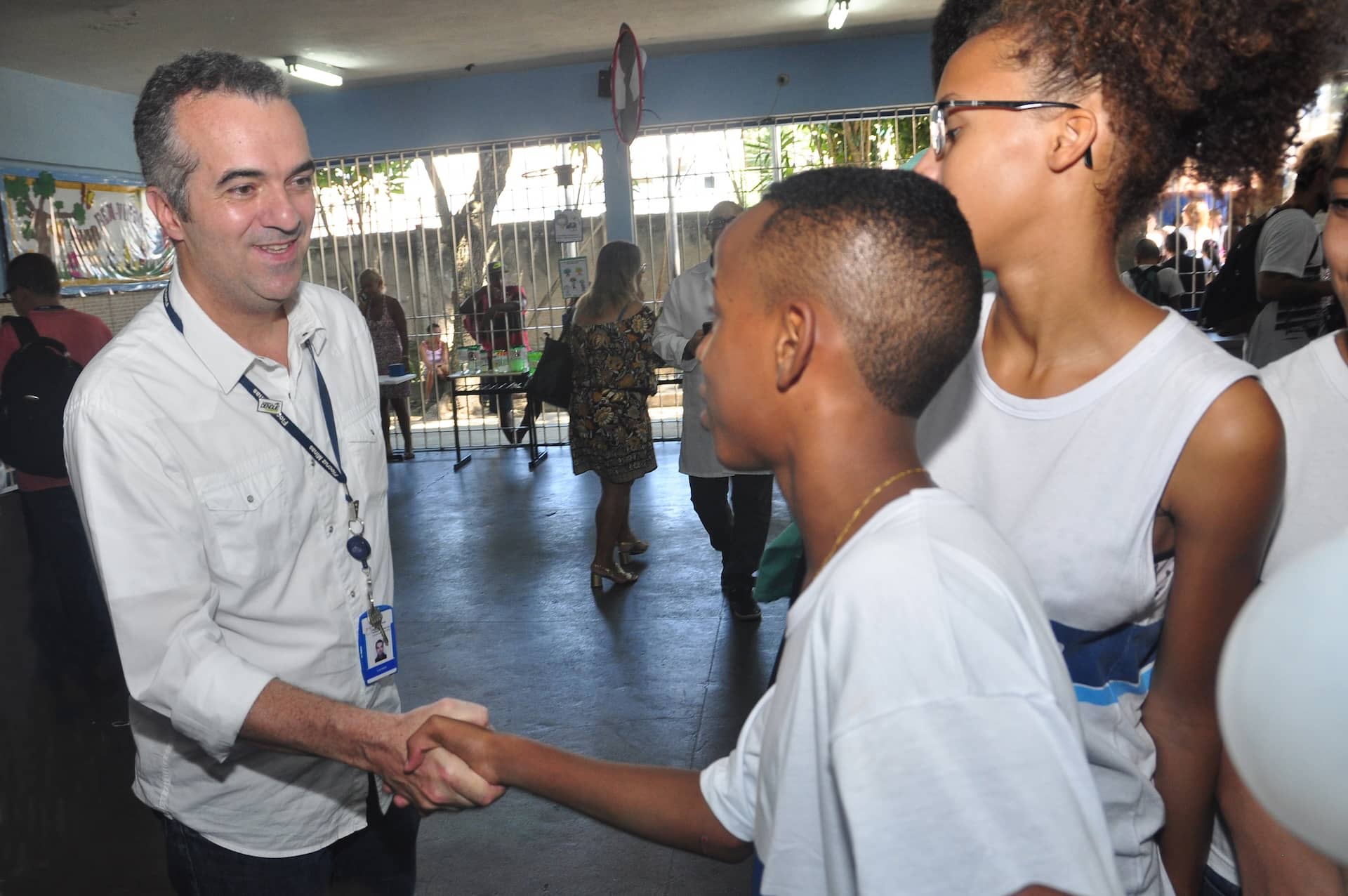 Luciano Moreira shaking hands with people. 